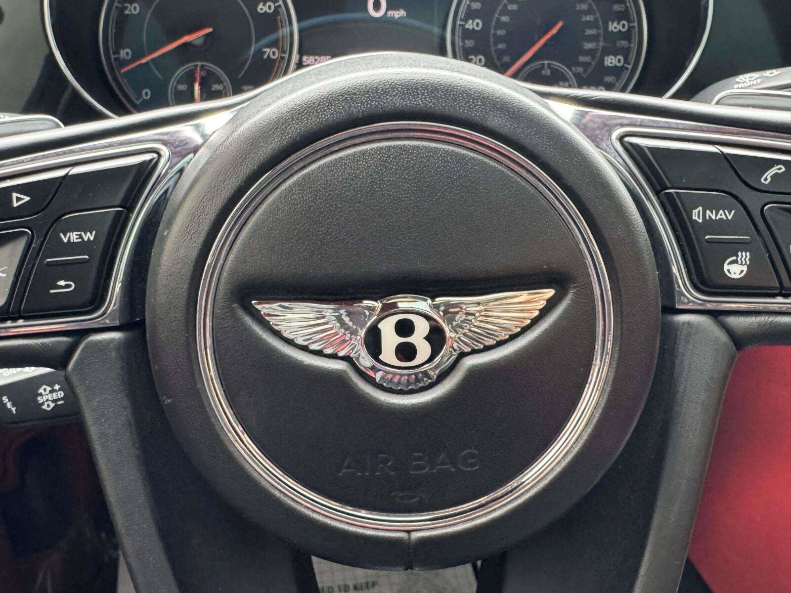 Used 2018 Bentley Bentayga AWD/4WD image 37