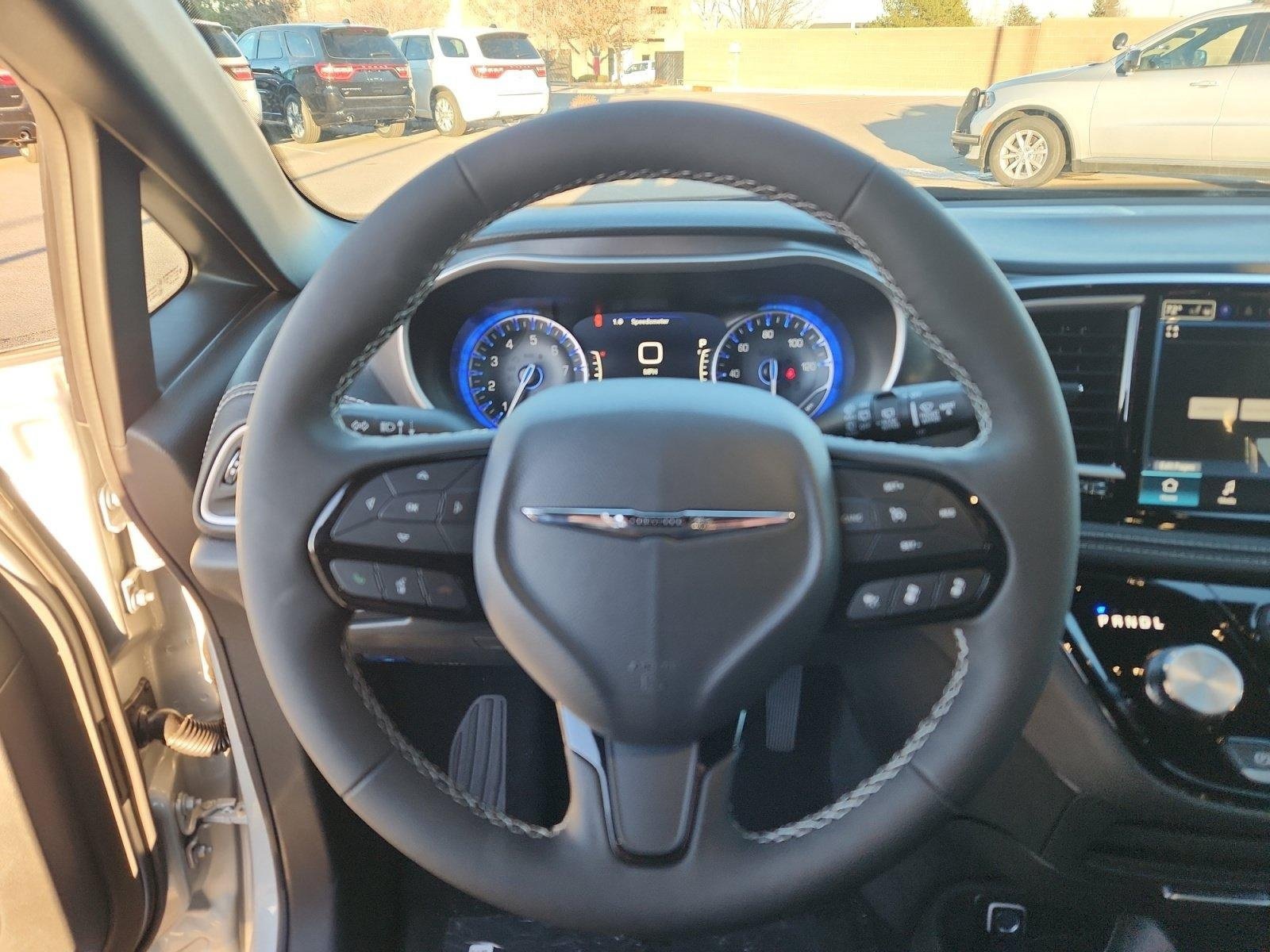 New 2026 Chrysler Pacifica Select w/ S Appearance Package AWD/4WD image 10