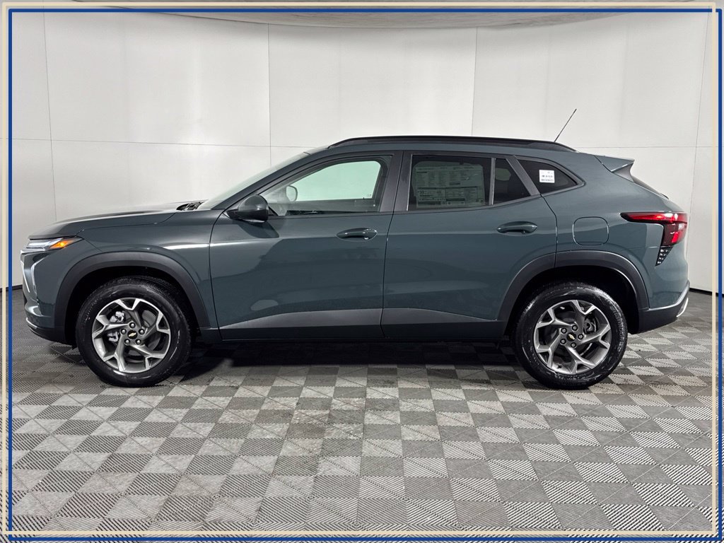 New 2026 Chevrolet Trax LT w/ LT Convenience Package FWD image 10