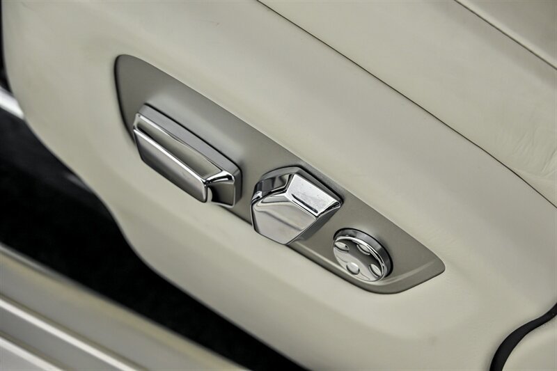 Used 2015 Rolls-Royce Wraith RWD image 25