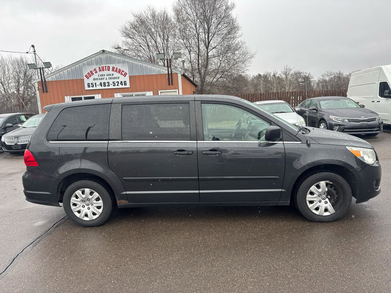 Used 2012 Volkswagen Routan S image 4
