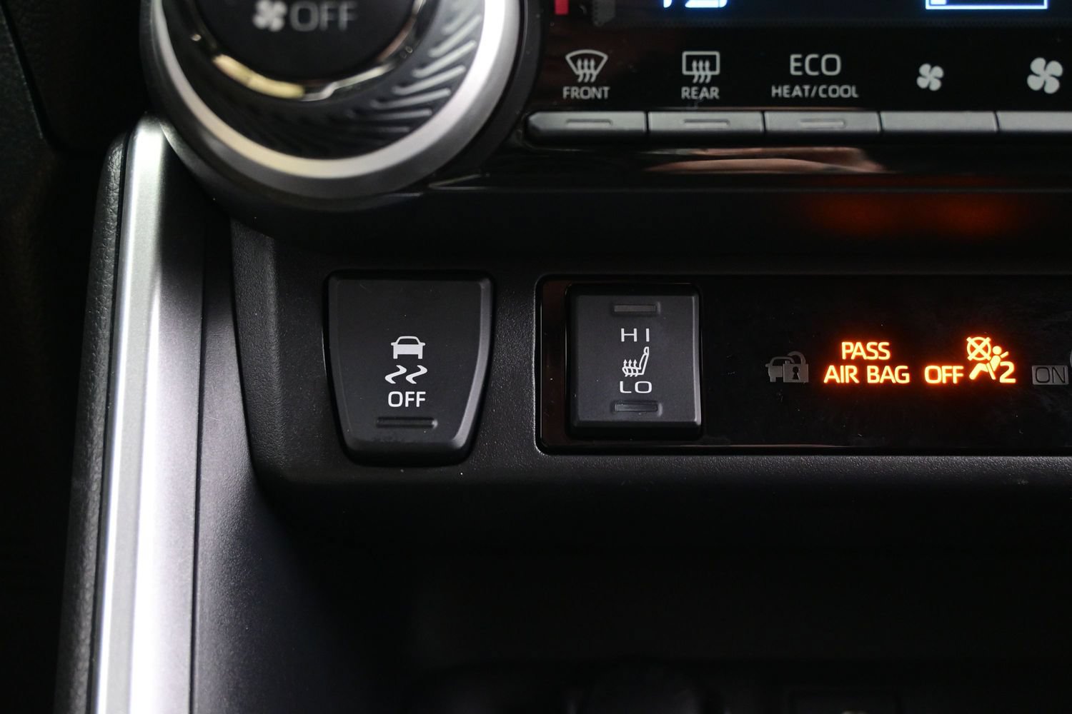 Used 2023 Toyota RAV4 XLE Premium AWD/4WD image 23