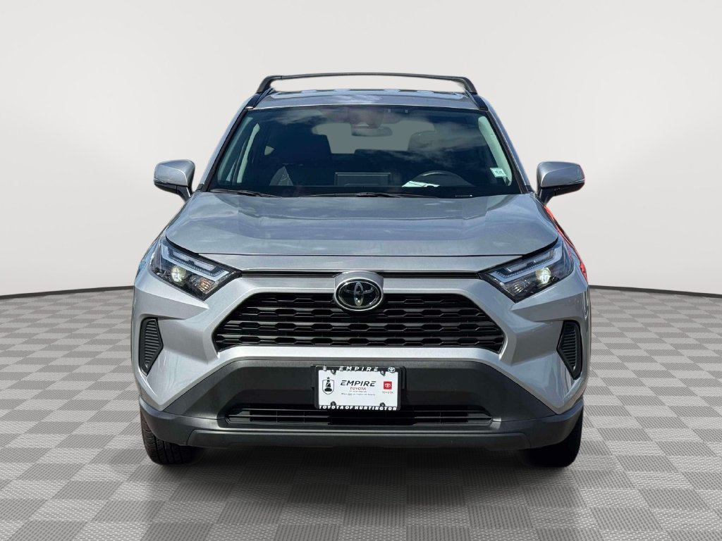 Used 2025 Toyota RAV4 XLE AWD/4WD image 2