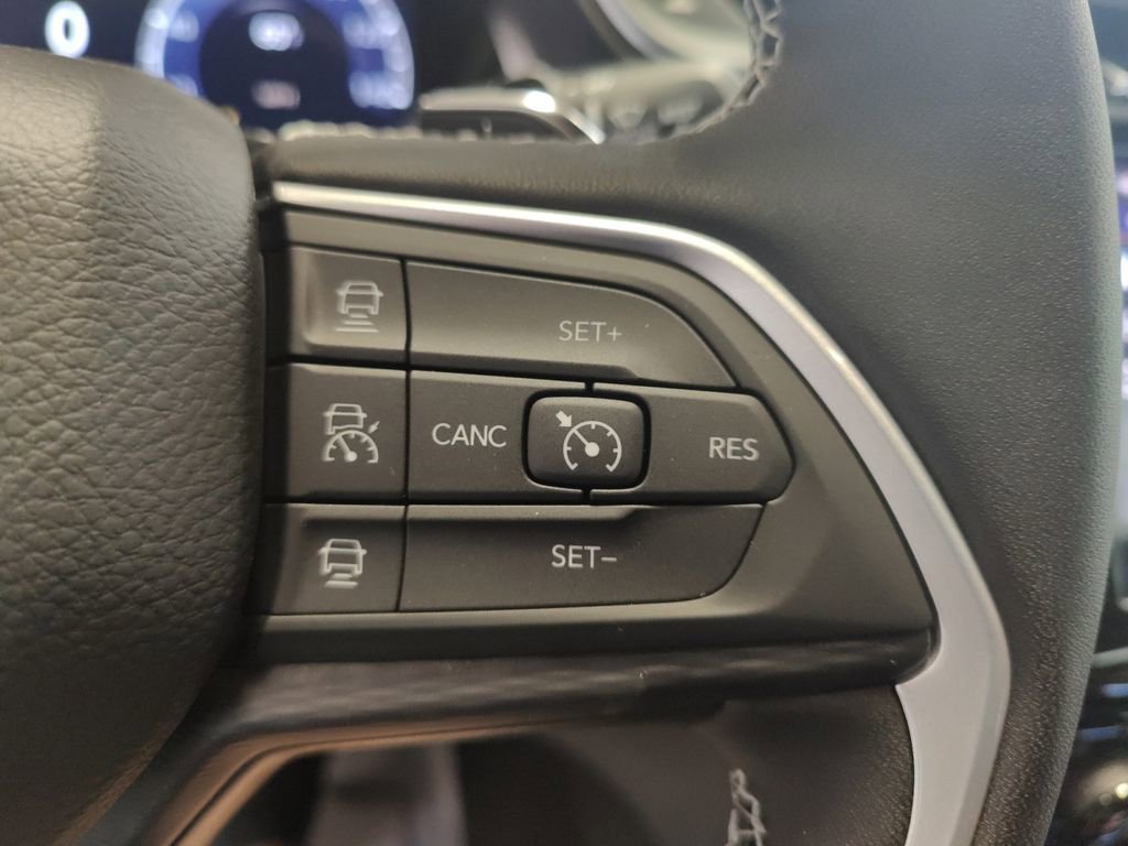 New 2025 Jeep Grand Cherokee Altitude image 28