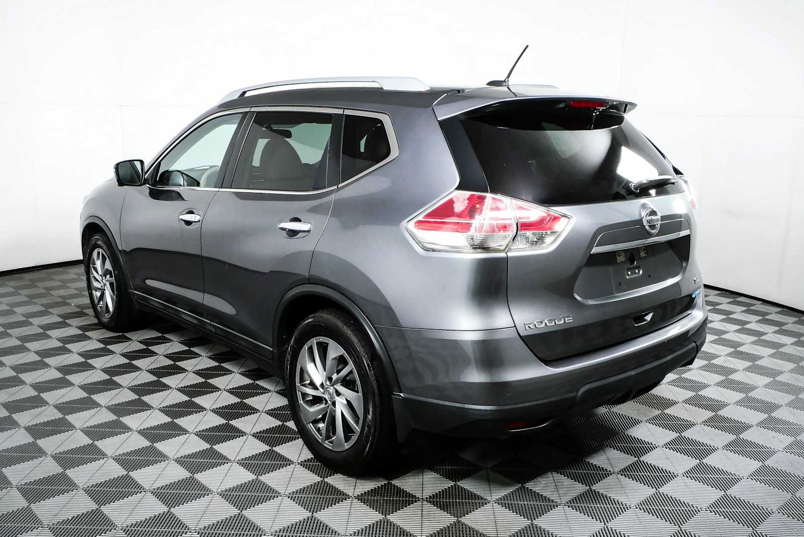 Used 2014 Nissan Rogue SL w/ SL Premium Package FWD image 28