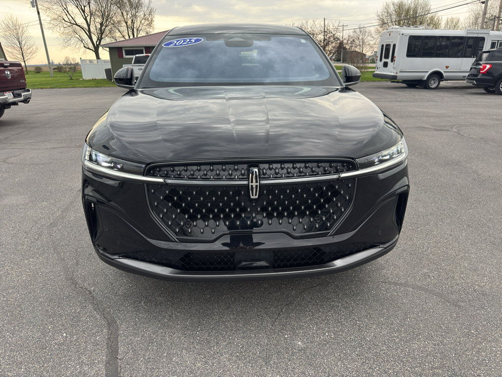 Used 2025 Lincoln Nautilus Premier w/ Jet Appearance Package AWD/4WD image 3