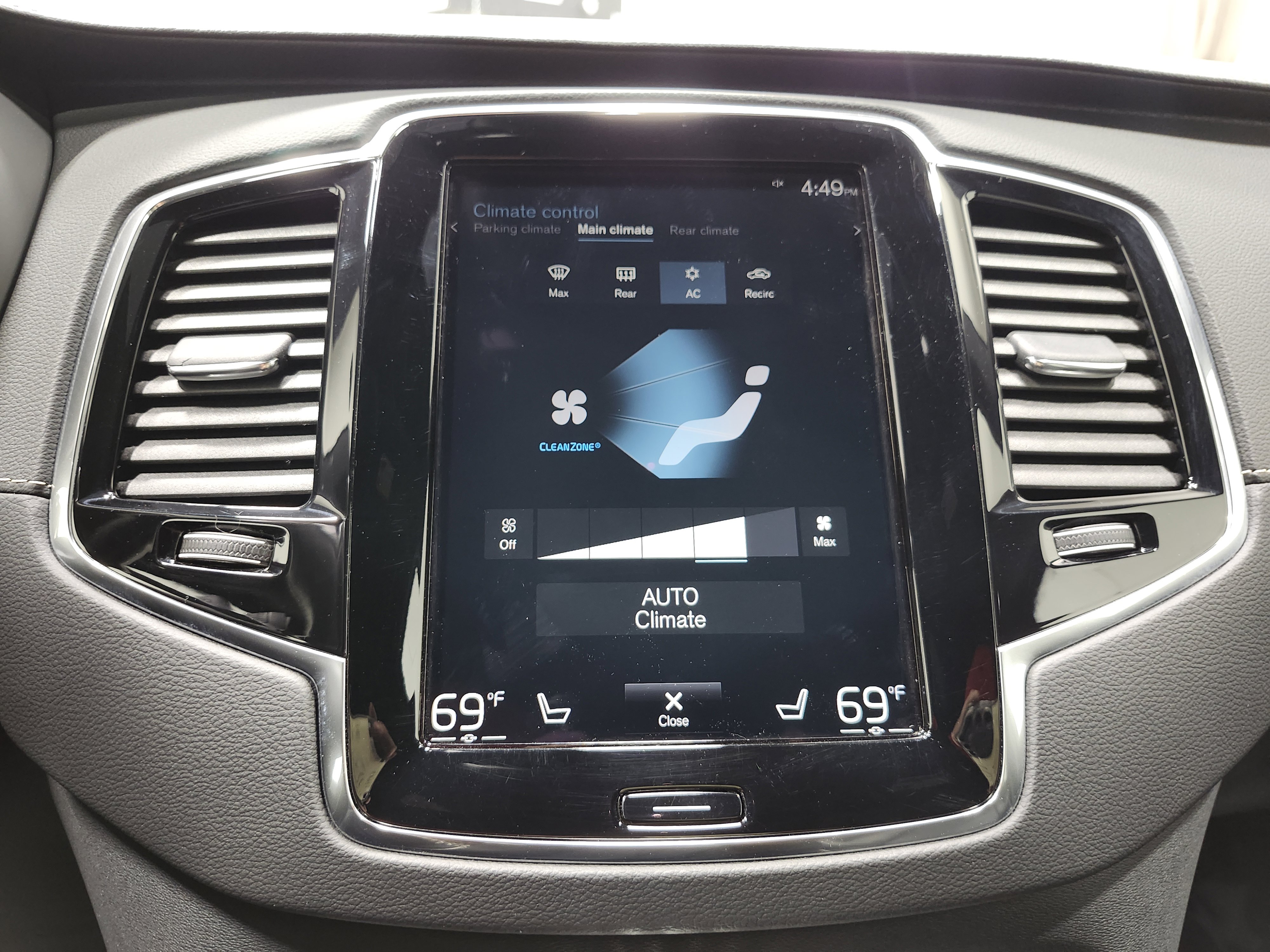 Used 2021 Volvo XC90 T8 R-Design w/ Advanced Package image 10