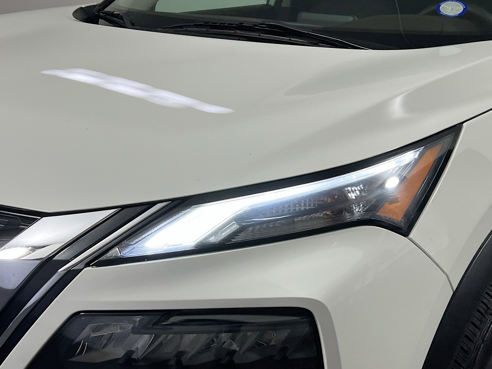 Used 2023 Nissan Rogue S image 11