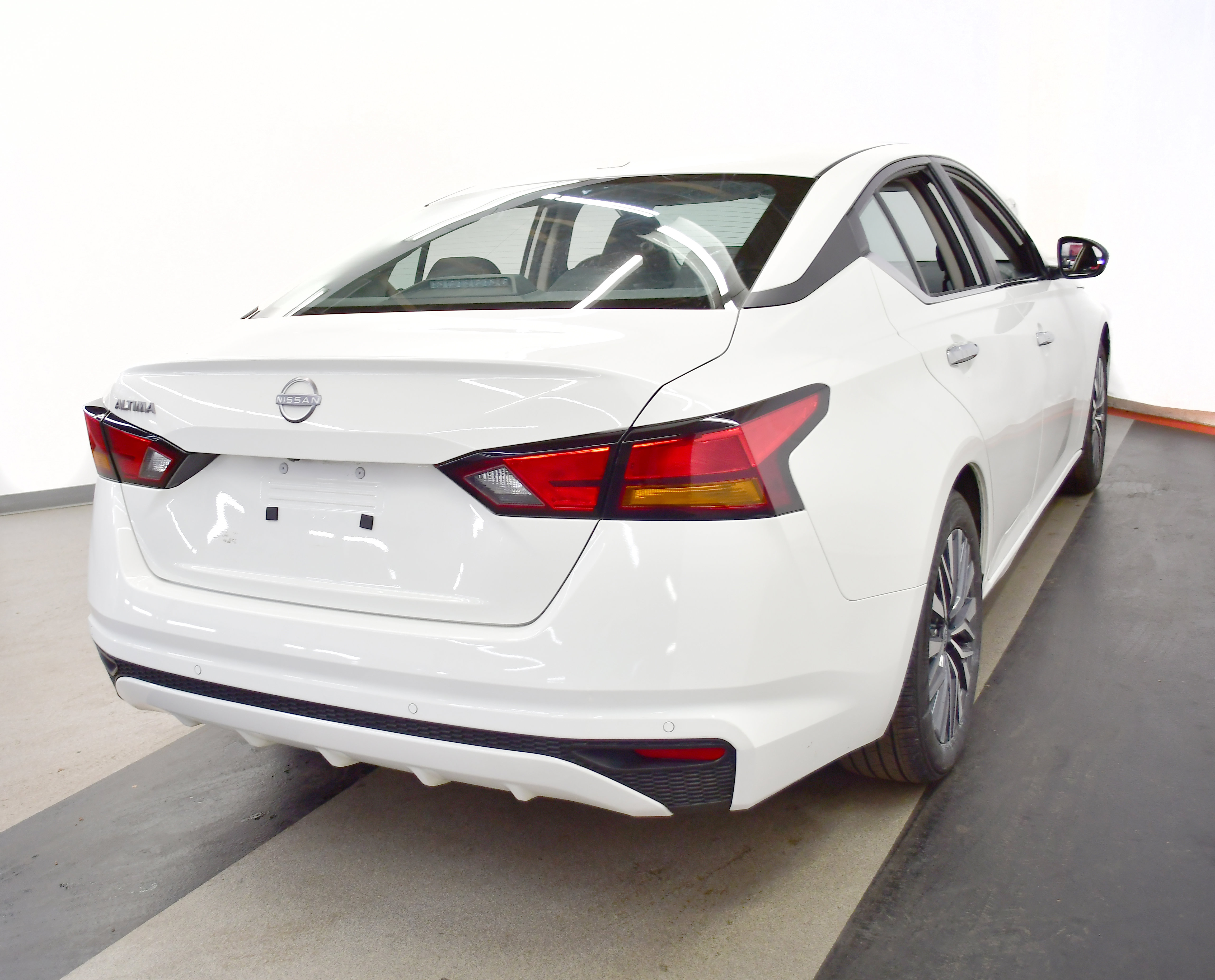 Used 2025 Nissan Altima 2.5 SV FWD image 7