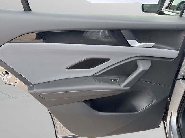 New 2025 Volkswagen Tiguan SE image 16