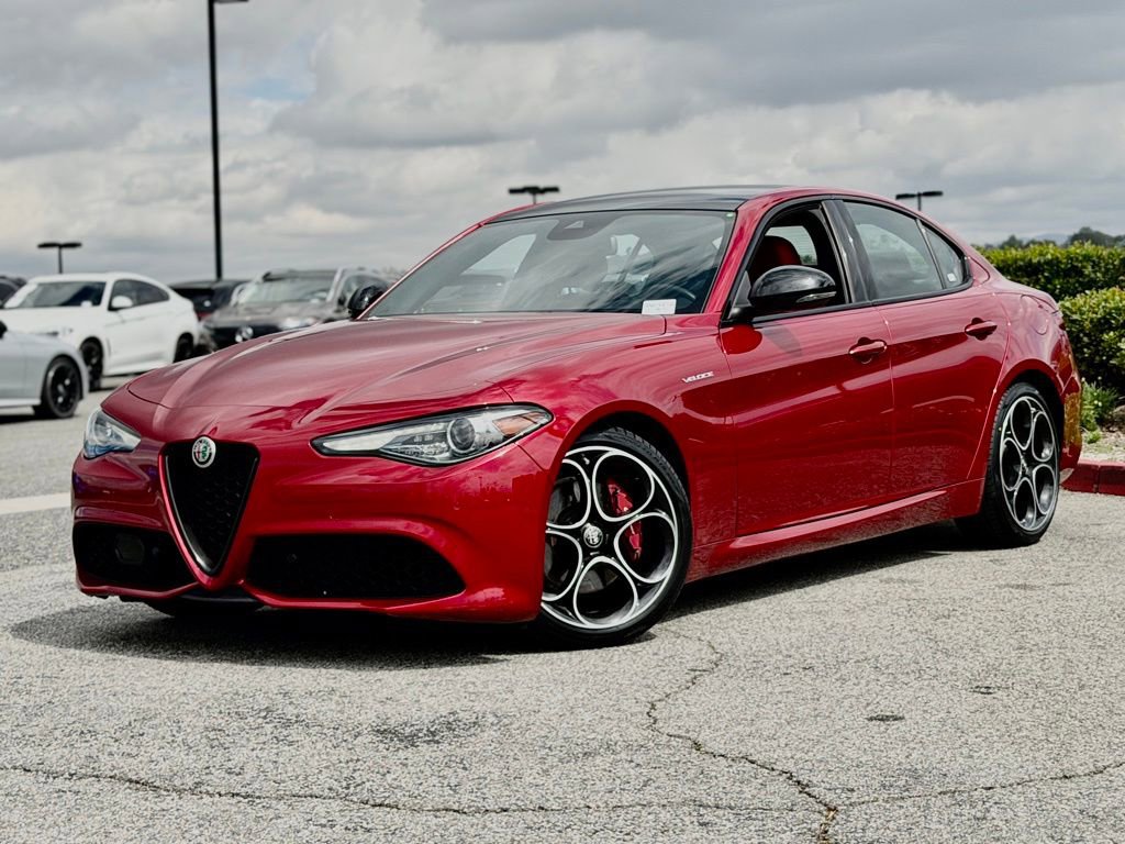 Used 2023 Alfa Romeo Giulia Veloce RWD image 2