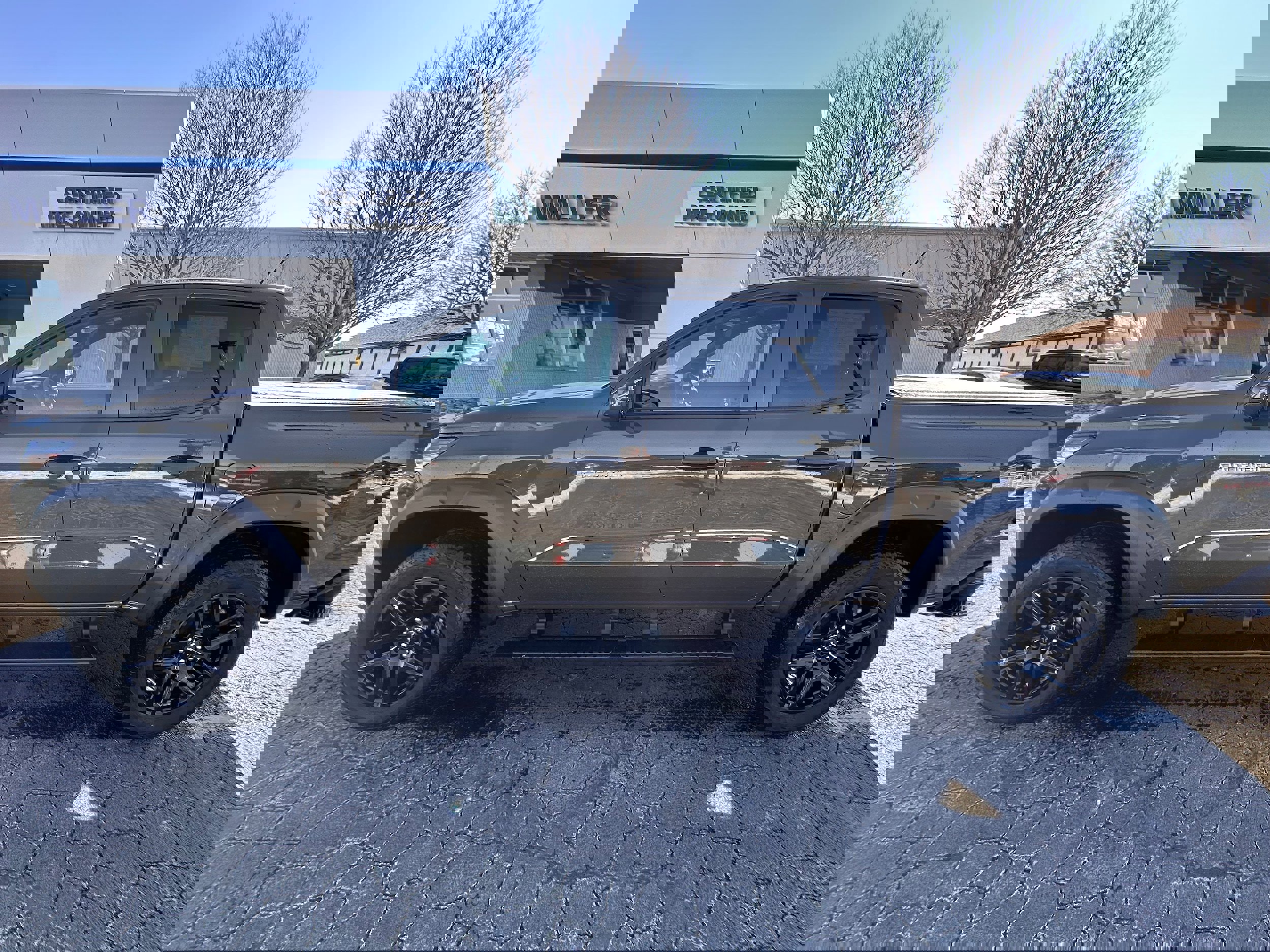 Used 2024 Chevrolet Colorado Trail Boss w/ Technology Package image 7