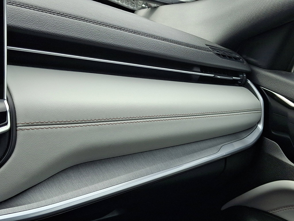 Used 2024 Jeep Compass Limited image 31