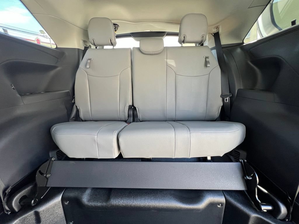 Used 2026 Toyota Sienna XLE FWD image 18