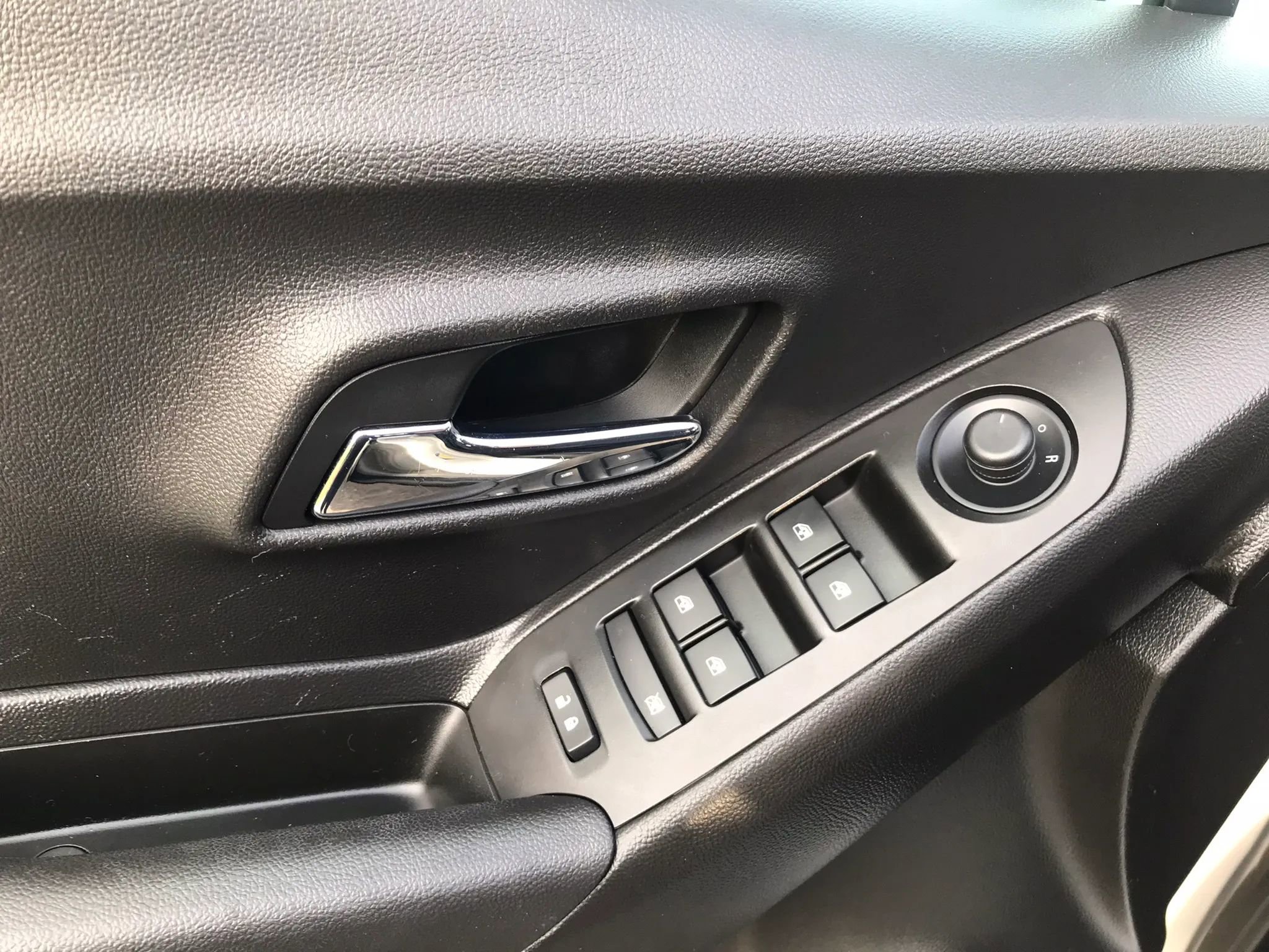 Used 2018 Chevrolet Trax LT w/ LT Convenience Package AWD/4WD image 11