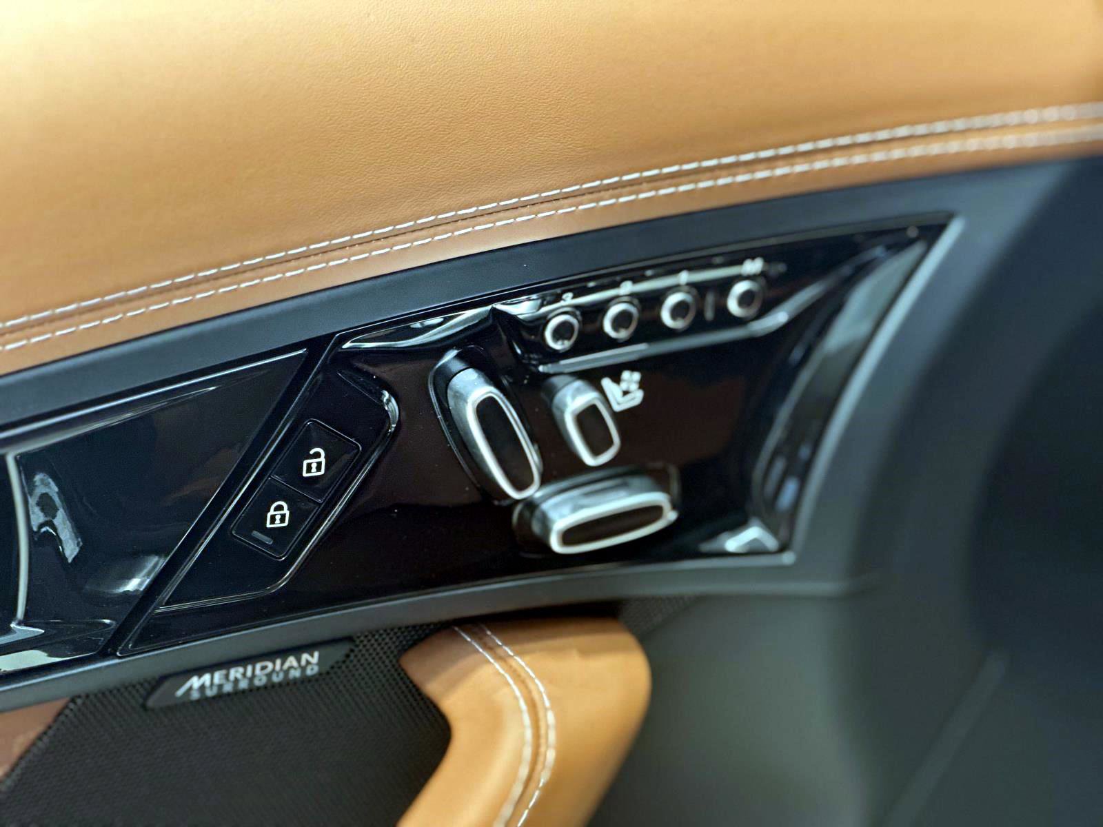 New 2024 Jaguar F-TYPE R image 9