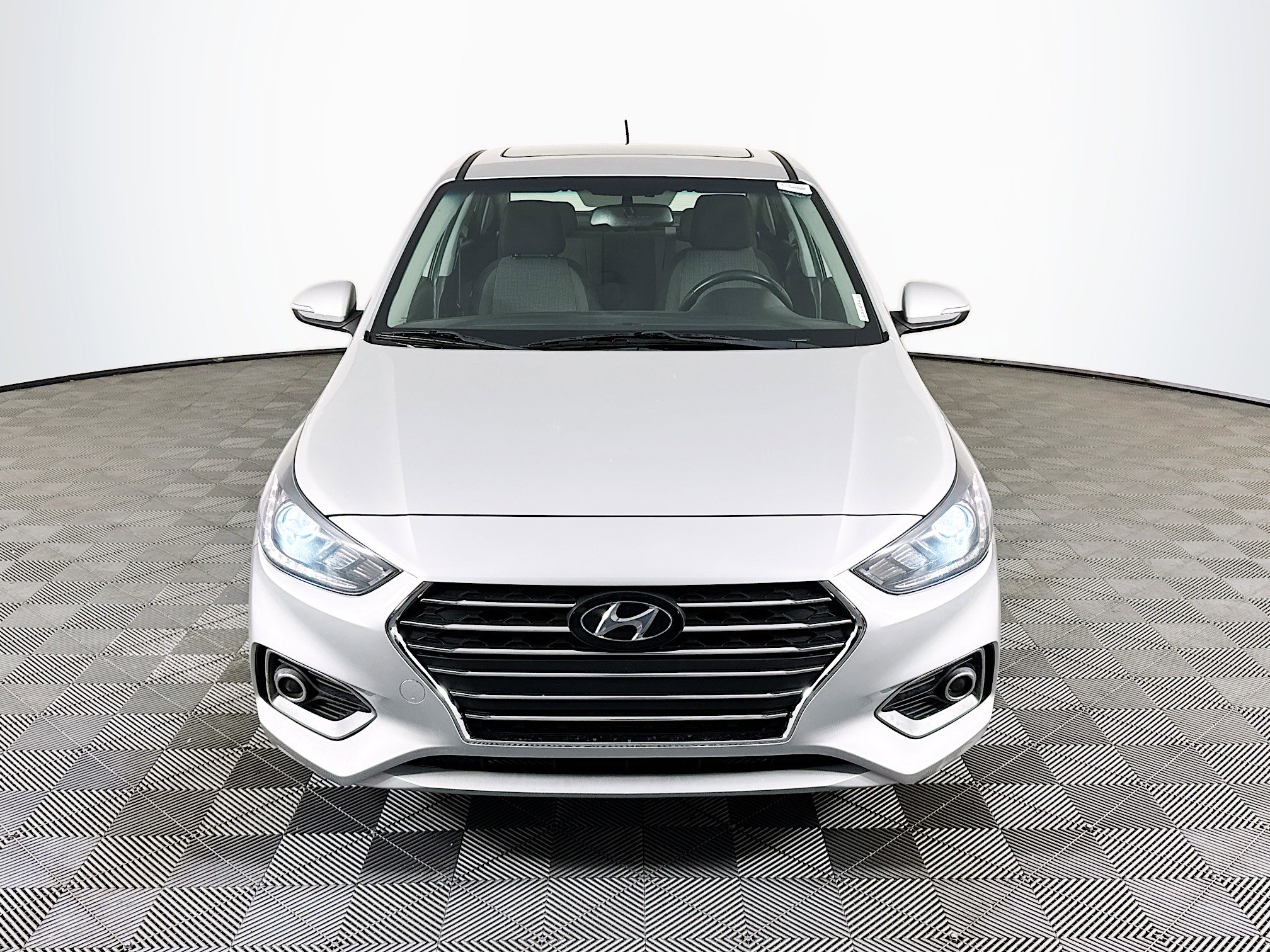 Used 2021 Hyundai Accent Limited image 2