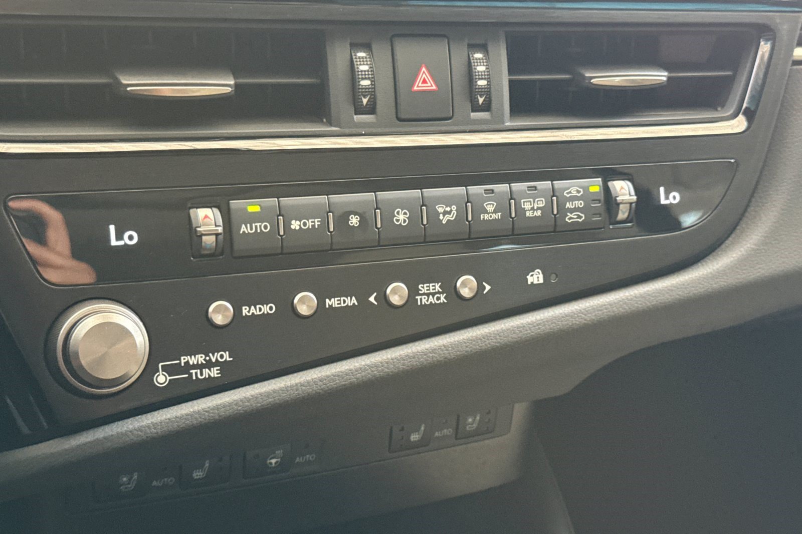 Certified 2024 Lexus ES 300h w/ Premium Package FWD image 24