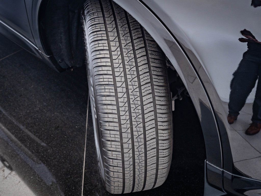 Used 2023 Land Rover Discovery Sport SE R-Dynamic image 35