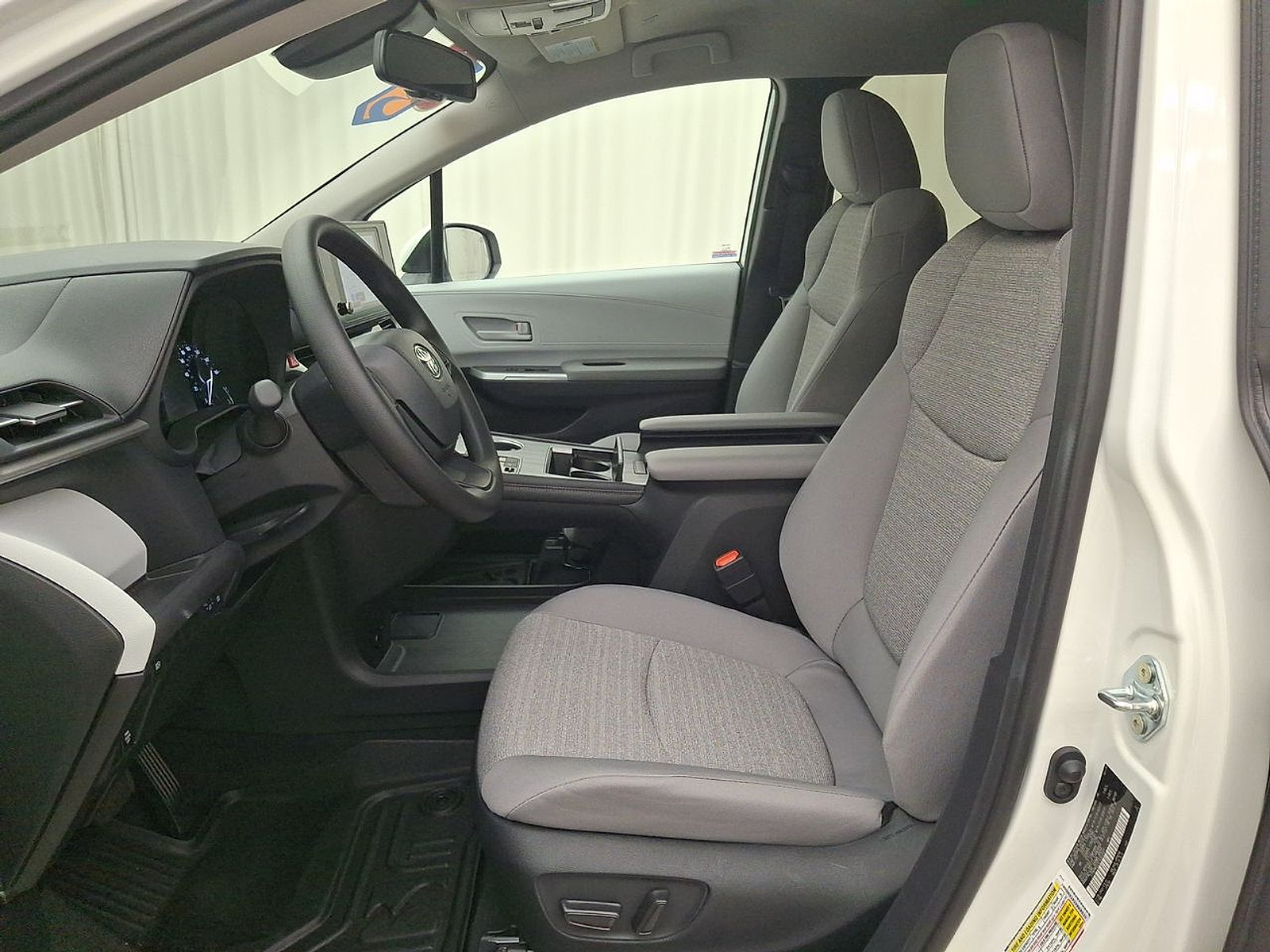 Used 2026 Toyota Sienna LE FWD image 14