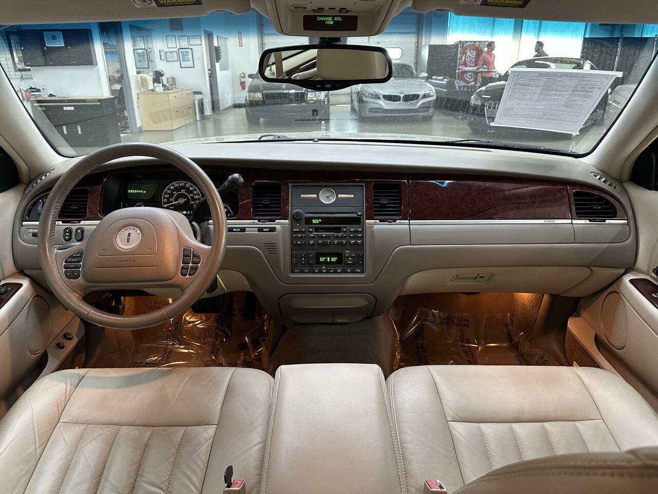 Used 2004 Lincoln Town Car Executive image 18