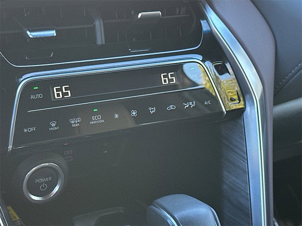 Used 2024 Toyota Venza Limited image 27