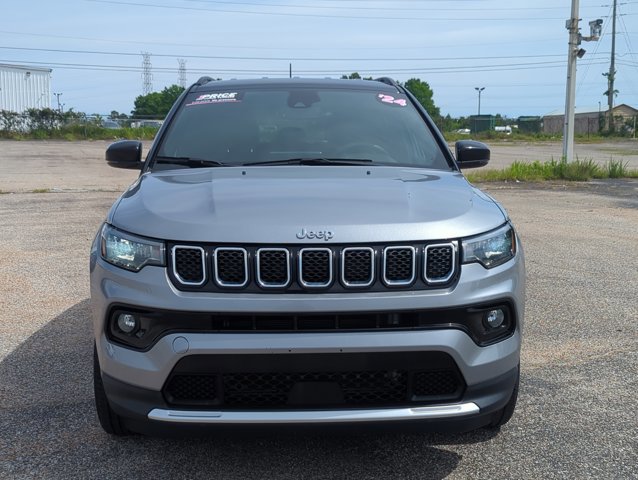 Used 2024 Jeep Compass Limited AWD/4WD image 2