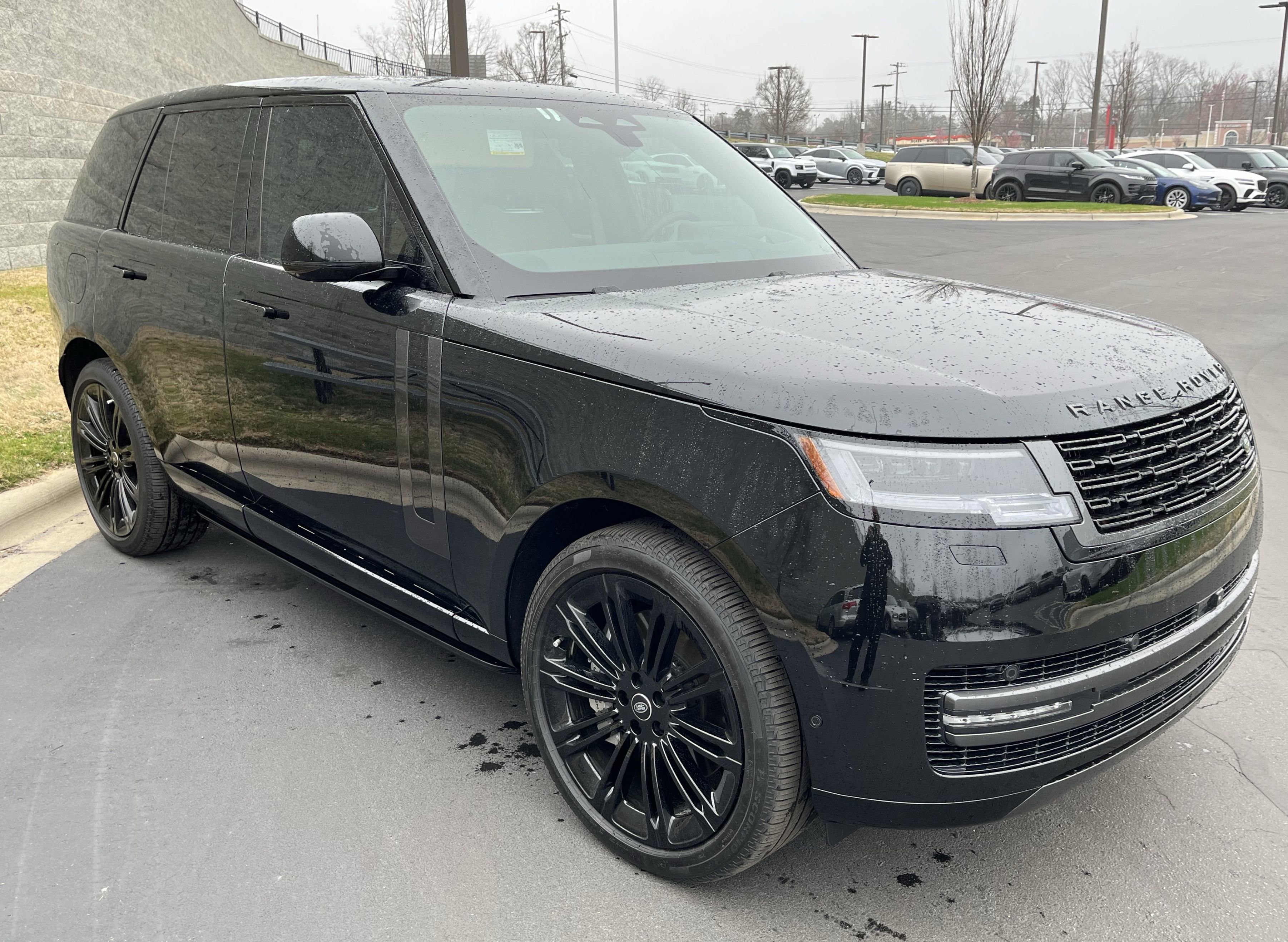 Certified 2025 Land Rover Range Rover SE image 9