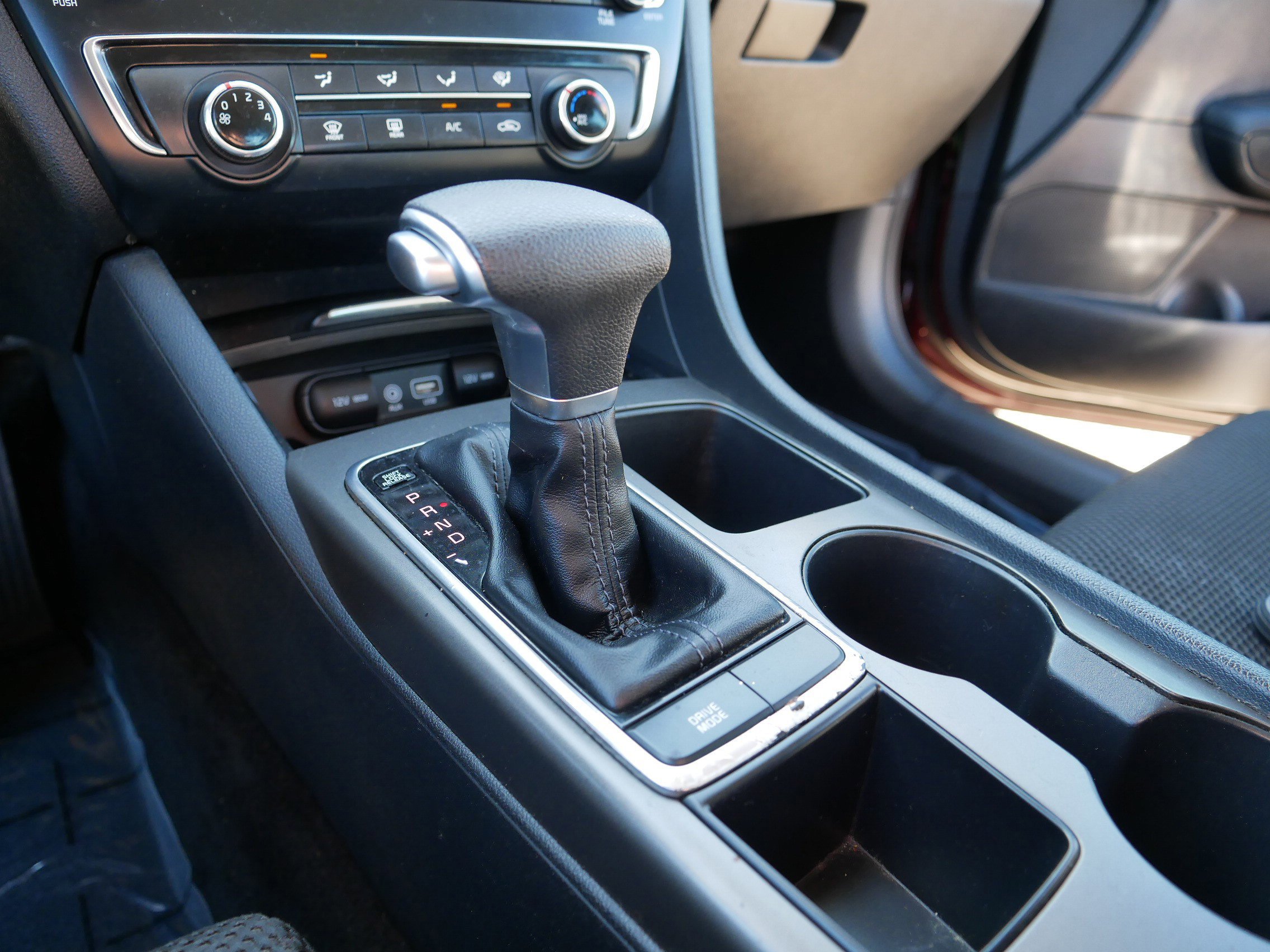 Used 2020 Kia Optima LX image 29