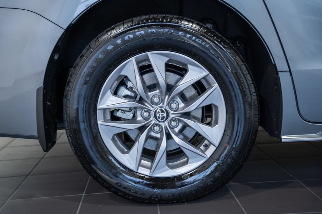 Used 2026 Toyota Sienna LE FWD image 12