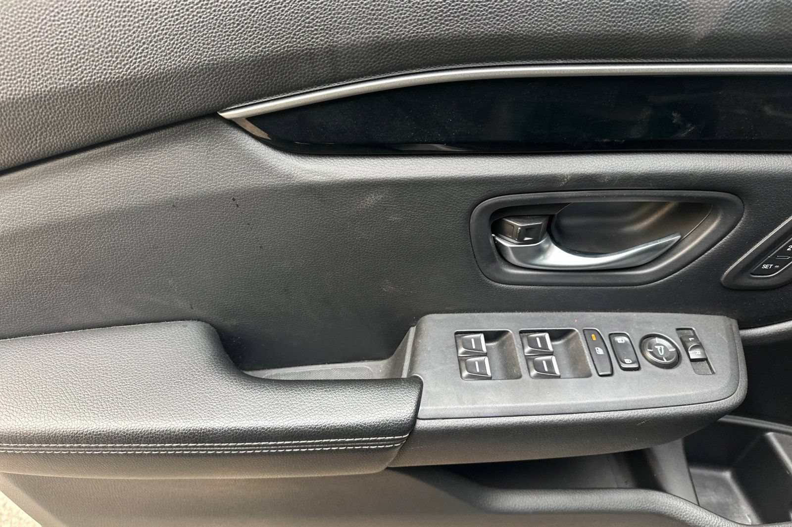 Used 2025 Honda Pilot EX-L image 10