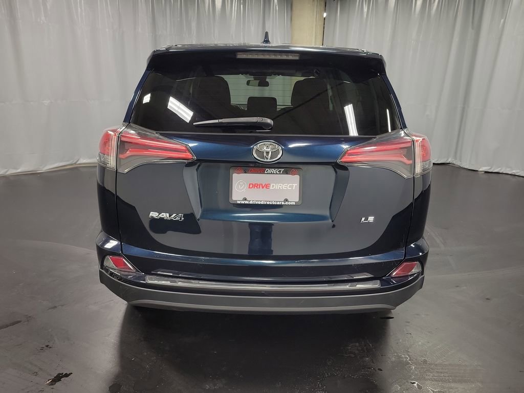 Used 2018 Toyota RAV4 LE image 7