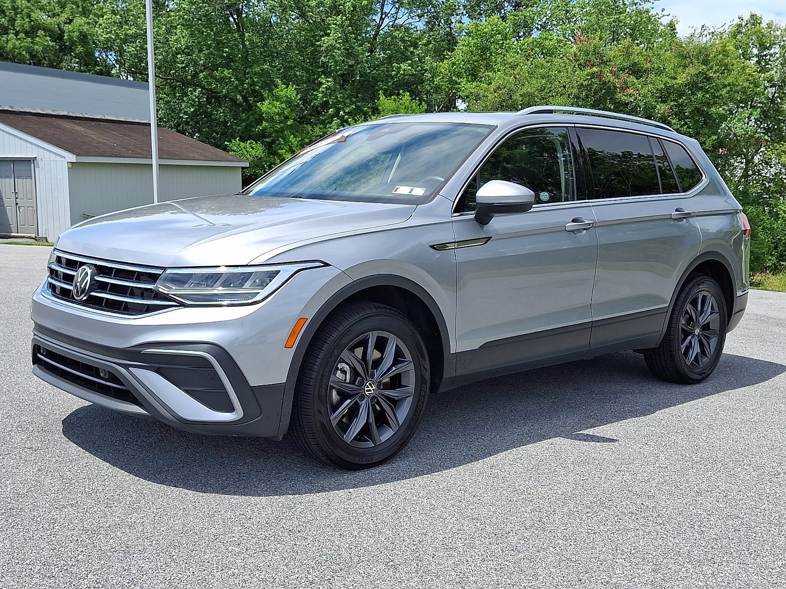Used 2022 Volkswagen Tiguan SE AWD/4WD image 3