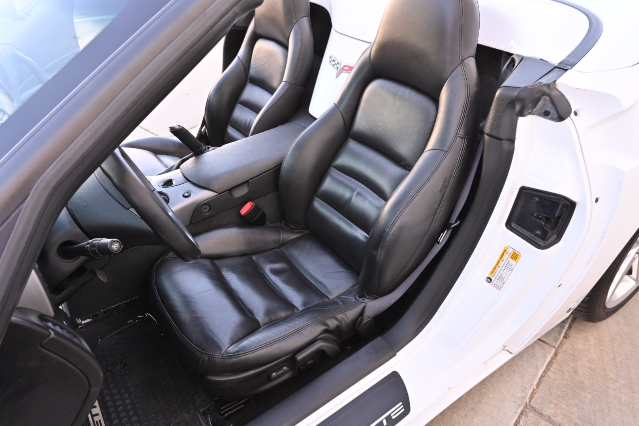 Used 2006 Chevrolet Corvette Convertible w/ Preferred Equipment Group RWD image 29
