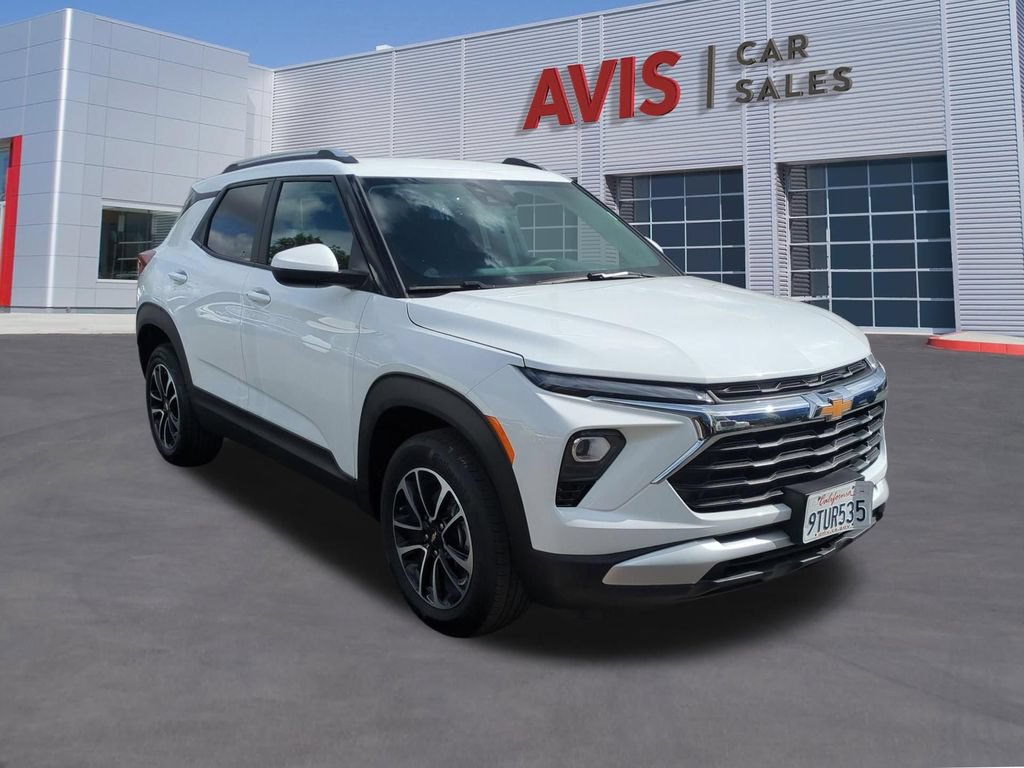 Used 2025 Chevrolet TrailBlazer LT AWD/4WD image 3