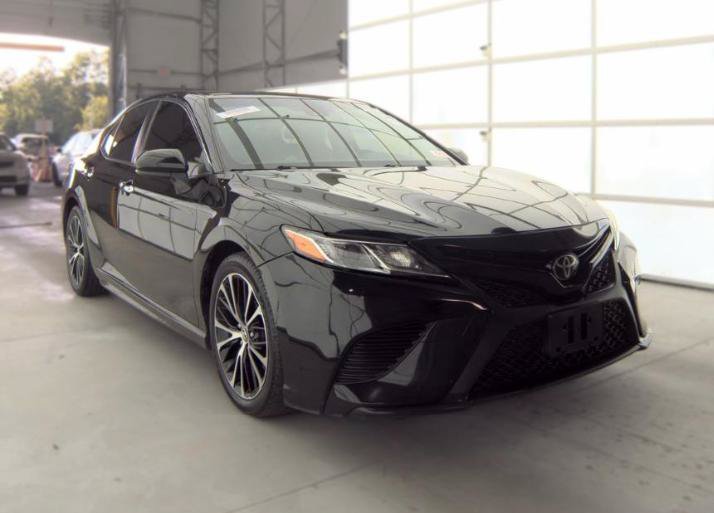 Used 2019 Toyota Camry SE FWD image 2