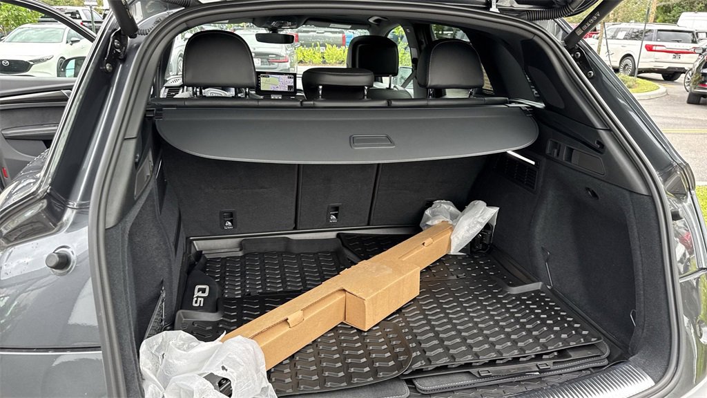 Used 2023 Audi SQ5 Premium Plus w/ Premium Plus Package image 60