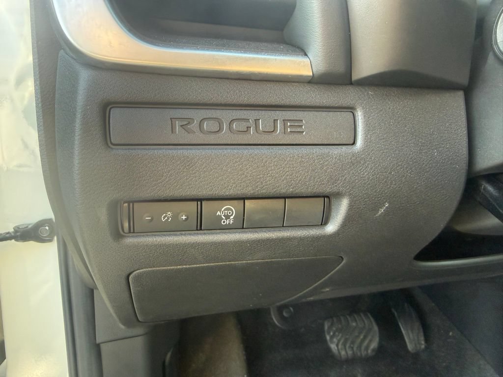 Used 2023 Nissan Rogue S AWD/4WD image 17