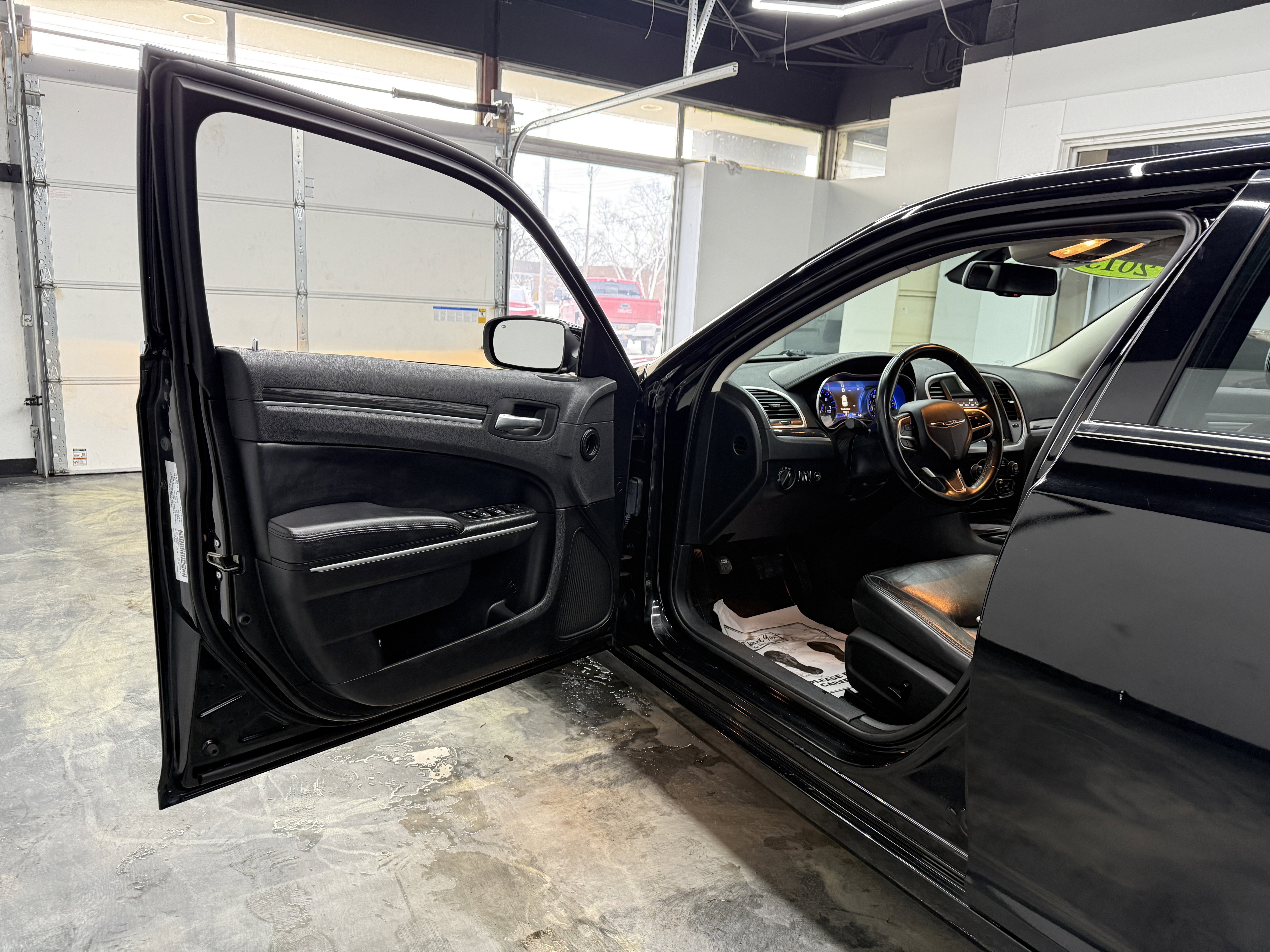 Used 2019 Chrysler 300 Touring L w/ Quick Order Package 22F image 9