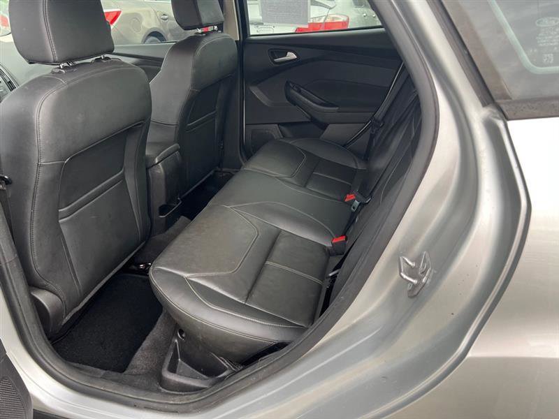 Used 2015 Ford Focus SE w/ Equipment Group 201A FWD image 12