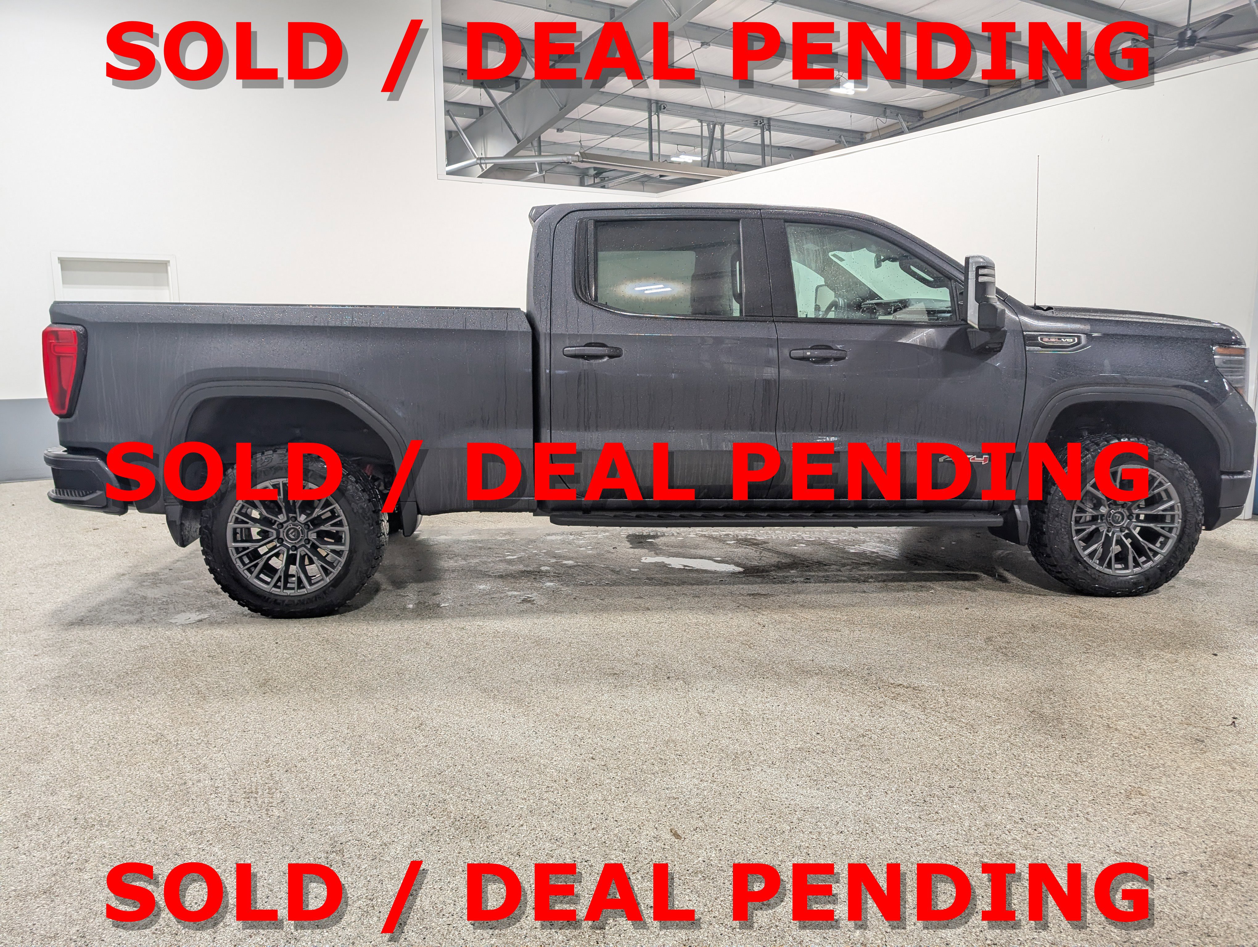 Used 2024 GMC Sierra 1500 AT4 w/ AT4 Premium Package image 2