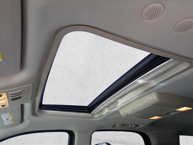 Used 2013 Cadillac Escalade Premium RWD image 16