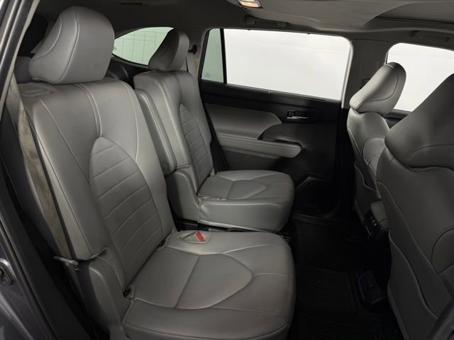 Used 2024 Toyota Highlander XLE image 17