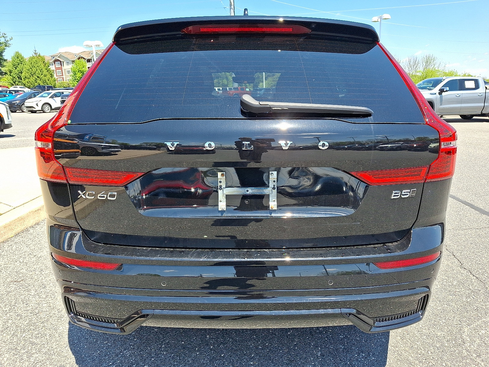 Used 2023 Volvo XC60 B5 Plus w/ Climate Package AWD/4WD image 6