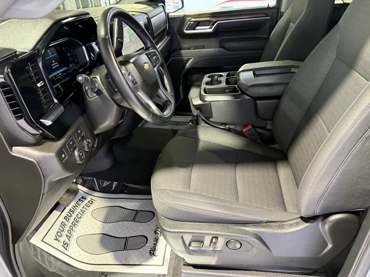 Used 2025 Chevrolet Silverado 1500 LT AWD/4WD image 48