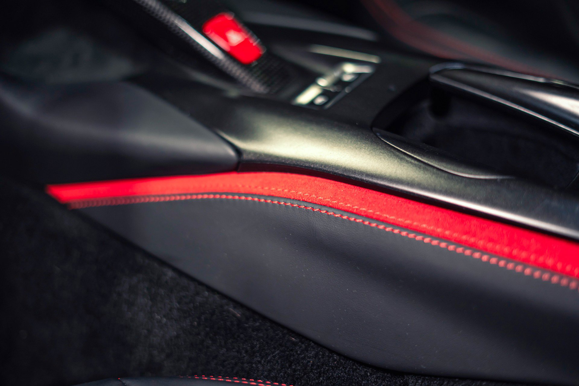 Used 2020 Ferrari 812 Superfast RWD image 44