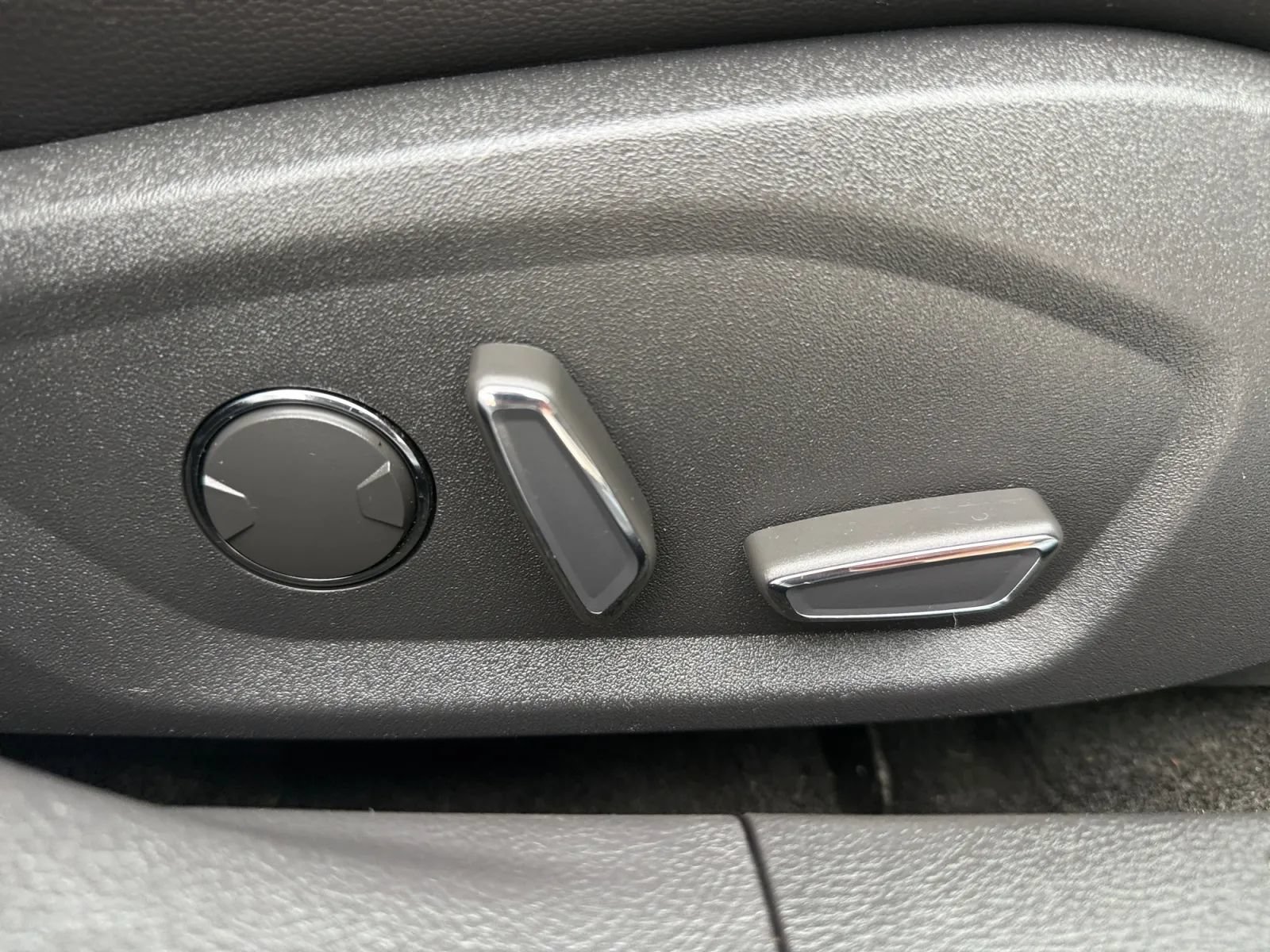 Used 2016 Ford Fusion Titanium FWD image 24