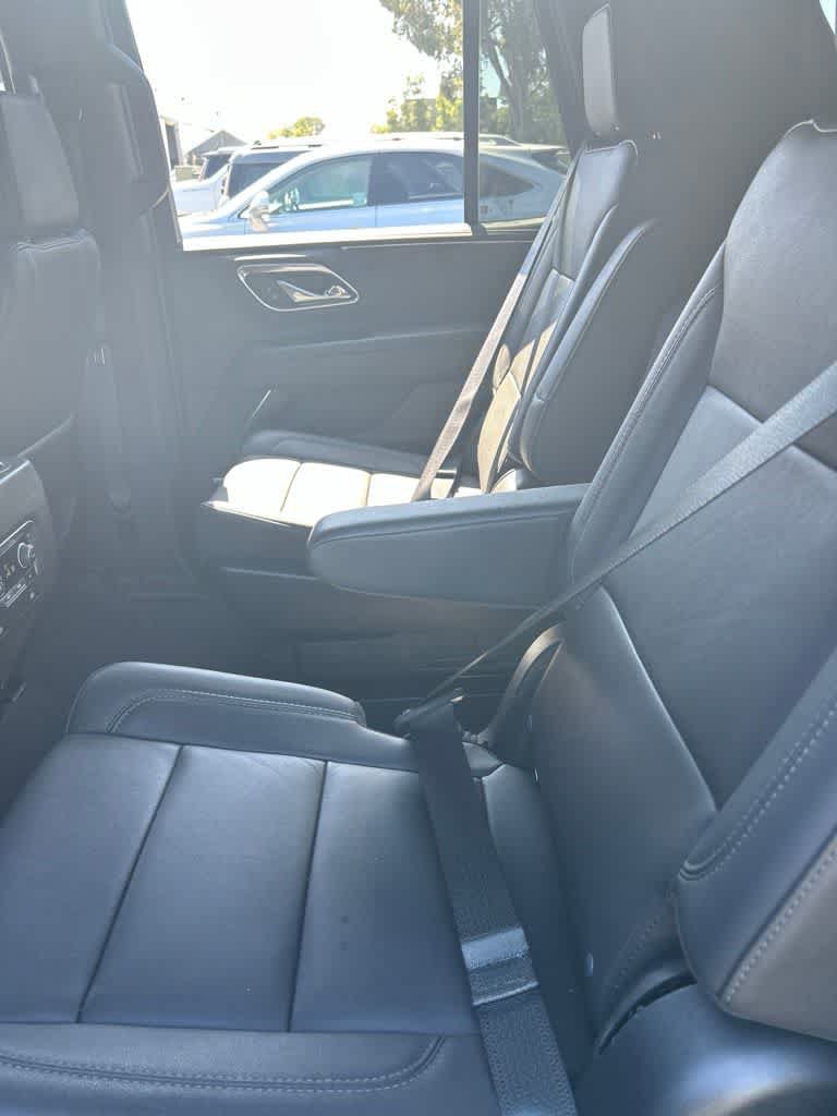 Used 2024 Chevrolet Tahoe Z71 w/ Luxury Package AWD/4WD image 5