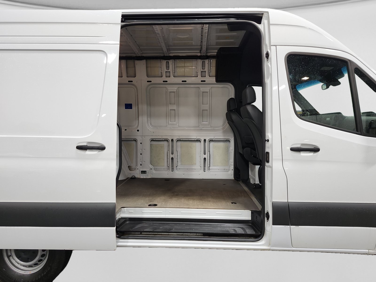 Used 2025 Mercedes-Benz Sprinter 2500 image 14