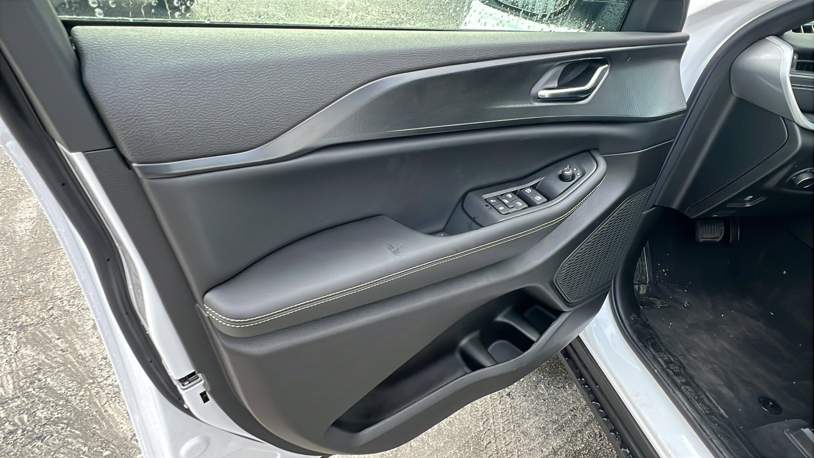 New 2025 Jeep Grand Cherokee Laredo image 14